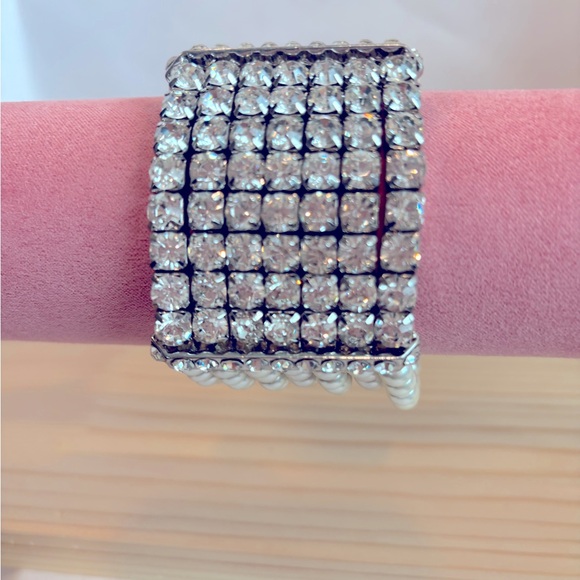 Wow! Statement Elegant Pearl and crystal style wide cuff Bracelet - Picture 3 of 5